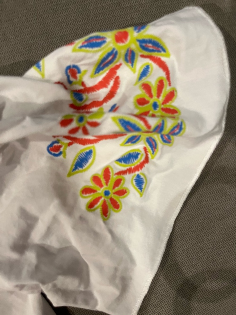 BlueBell White Off-Shoulder Top with Colorful Floral Embroidery Size:3XL - Picture 6 of 8